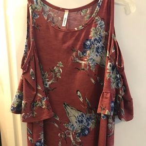 ❤️Cold shoulder bell sleeved shirt 👚